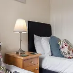 The Nook - Quaint Victorian With Free Parking Apartment *