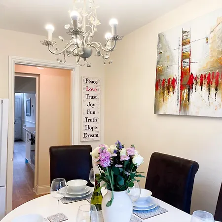 The Victoria - Quaint Victorian With Free Parking Apartament