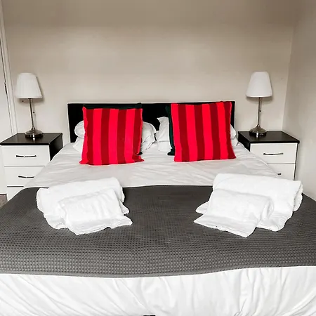 The Victoria - Quaint Victorian With Free Parking *