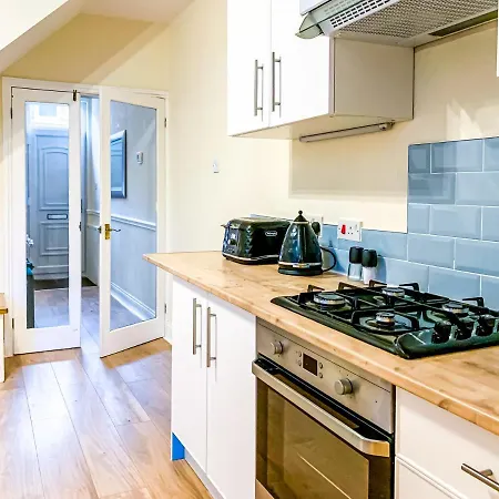 Apartment The Victoria - Quaint Victorian With Free Parking