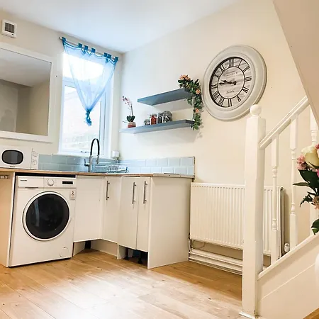 Apartment The Victoria - Quaint Victorian With Free Parking