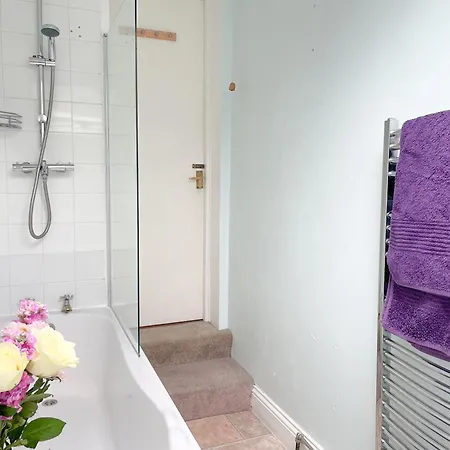 The Victoria - Quaint Victorian With Free Parking Apartment