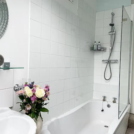 Apartment The Victoria - Quaint Victorian With Free Parking *
